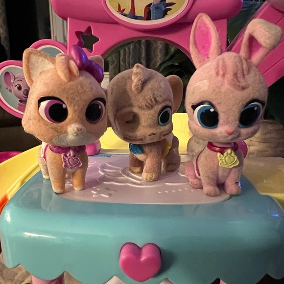 Disney TOTS Nursey Headquarters Playset - Picture 2 of 3